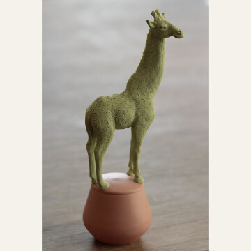 CMP22-25 Rothschild's Giraffe 9x4.25x2.5 pottery 730 WEB